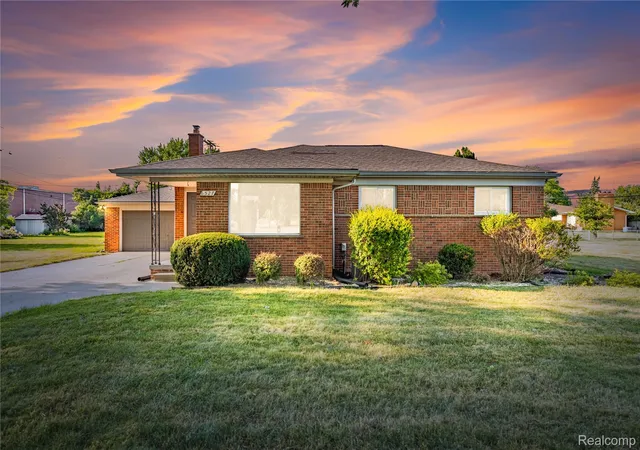 Photo 1 of Single family home for sale at 8527 Metropolitan Pkwy, Sterling Heights City Macomb, MI 48312 | MLS# 20261056299 | Listing updated on 2026-08-30