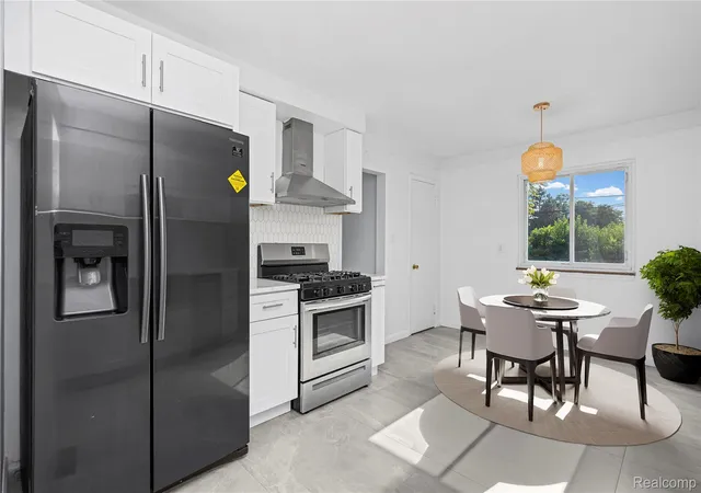 Photo 3 of Single family home for sale at 8527 Metropolitan Pkwy, Sterling Heights City Macomb, MI 48312 | MLS# 20261056299 | Listing updated on 2026-08-30