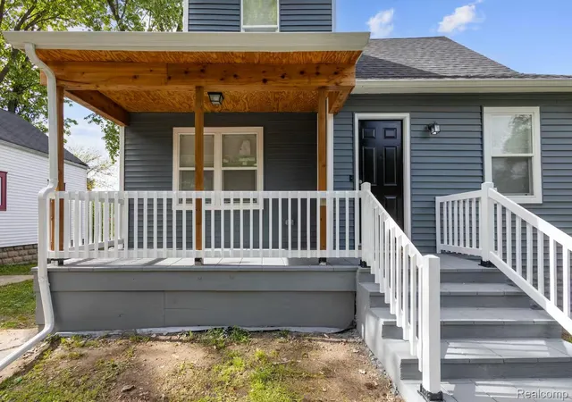 Photo 3 of Single family home for sale at 1212 Parkview St, Lansing, MI 48912 | MLS# 20261056317 | Listing updated on 2026-09-11