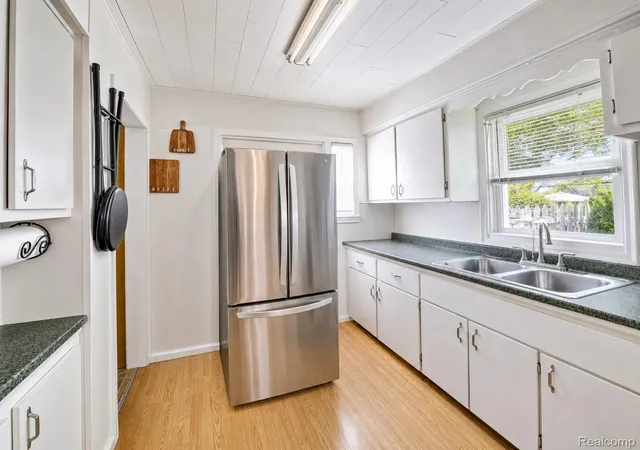 Photo 3 of Single family home for sale at 2114 Cumings Ave, Flint, MI 48503 | MLS# 20261056342 | Listing updated on 2026-08-24