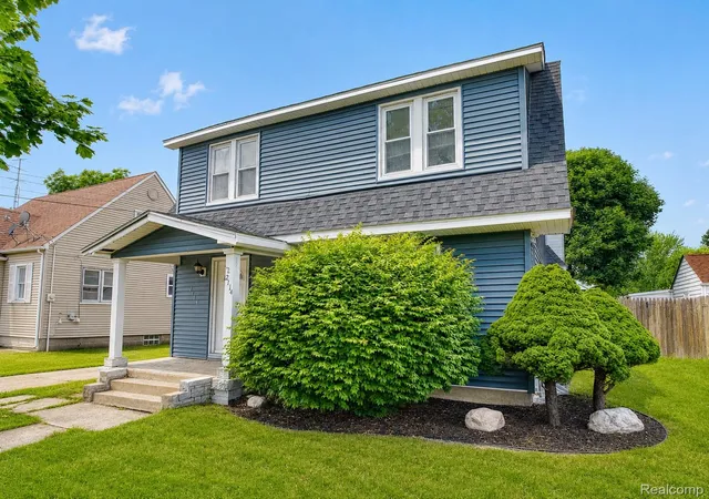 Photo 4 of Single family home for sale at 2114 Cumings Ave, Flint, MI 48503 | MLS# 20261056342 | Listing updated on 2026-08-24