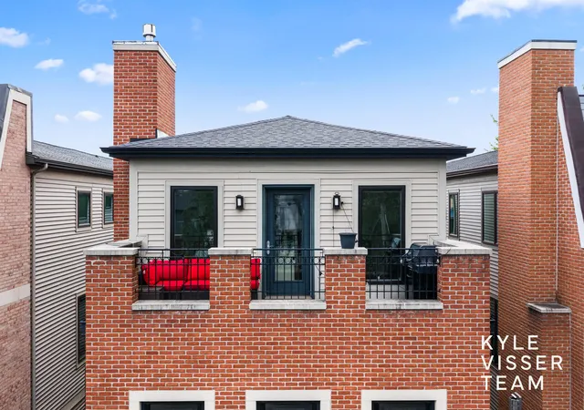Listing Photo 1 - Condo for sale in building located at 542 Fairview Ave Ne, Kent, MI 49503 - Unit #3