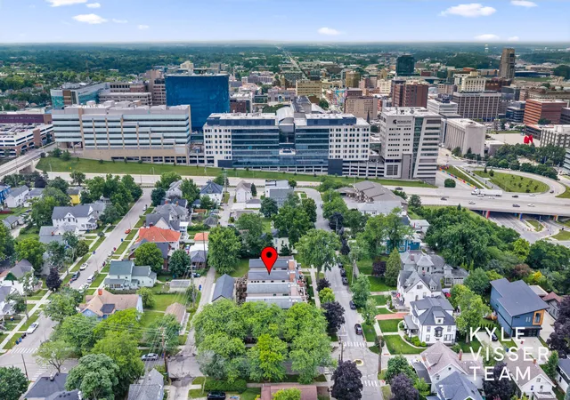 2nd image of 542 Fairview Ave Ne, Grand Rapids, MI 49503