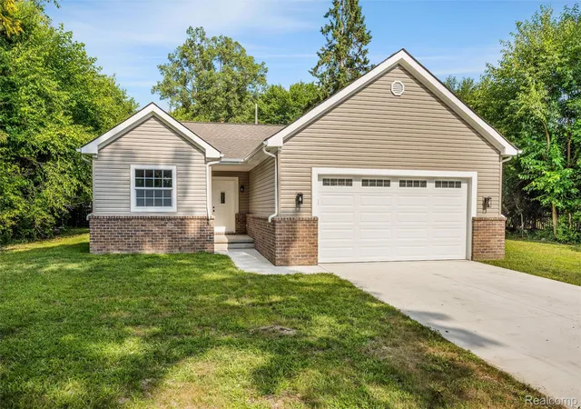 Photo 2 of Single family home for sale at 21806 Waldron St, Farmington Hills, MI 48336 | MLS# 20261056367 | Listing updated on 2026-07-30