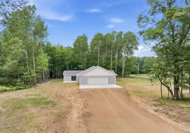 Photo 5 of Single family home for sale at 8022 W Blue Rd, Lake City, MI 49651 | MLS# 78080071314 | Listing updated on 2026-08-03