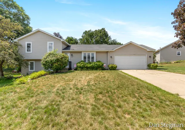 1st image of 1421 Ne Hollow Ridge Dr Ne, Rockford, MI 49341 | MLS# 65026037430