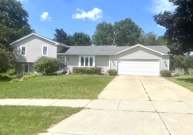 1st image of 1421 Ne Hollow Ridge Dr Ne, Rockford, MI 49341 | MLS# 65026037430
