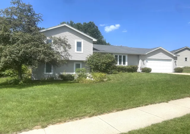 2nd image of 1421 Ne Hollow Ridge Dr Ne, Rockford, MI 49341 | MLS# 65026037430