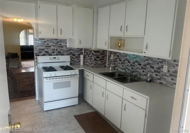 Listing Photo 5 - Condo for sale in building located at 2293 Poland St, Hamtramck, MI 48212