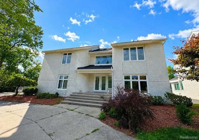 Photo 2 of Single family home for sale at 6446 Royal Pointe Dr, West Bloomfield, MI 48322 | MLS# 20261056396 | Listing updated on 2026-08-30