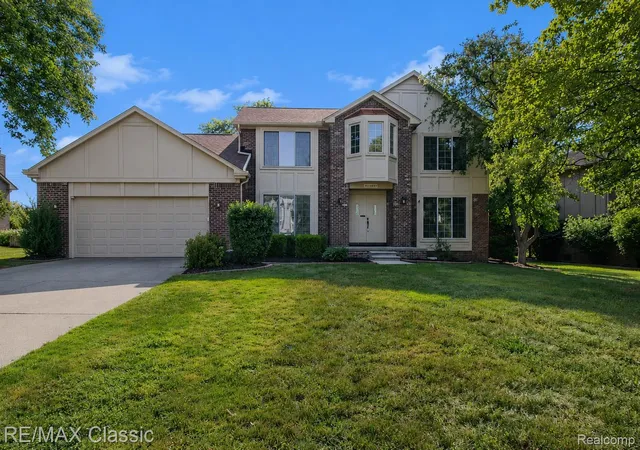 1st image of 25522 Surrey Ln, Farmington Hills, MI 48335 | MLS# 20261056393