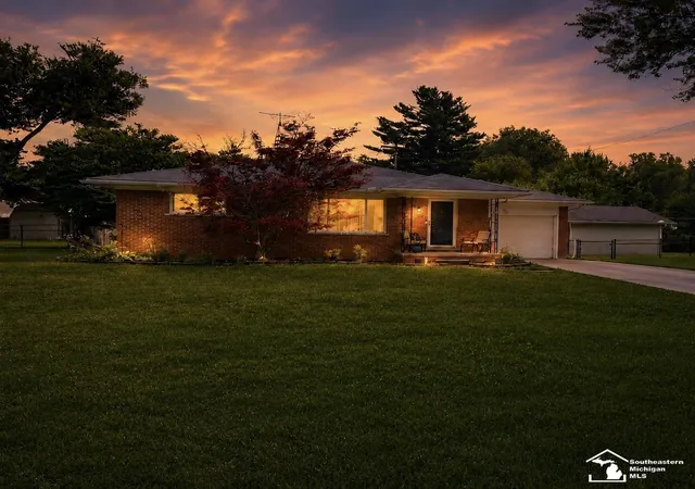 Photo 1 of Sale Pending at 2071 Maplecrest Dr, Carleton, MI 48117 | MLS# 57050215678 | Listing updated on 2026-08-26