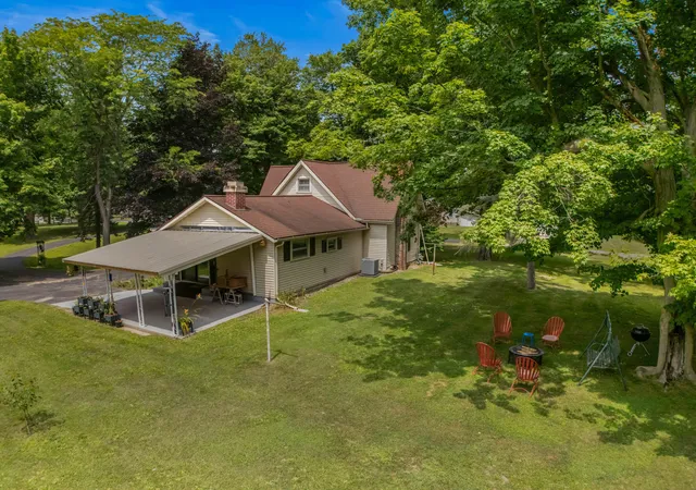 Photo 3 of Single family home for sale at 235 E Main St, North Adams, MI 49262 | MLS# 53026037455 | Listing updated on 2026-09-27