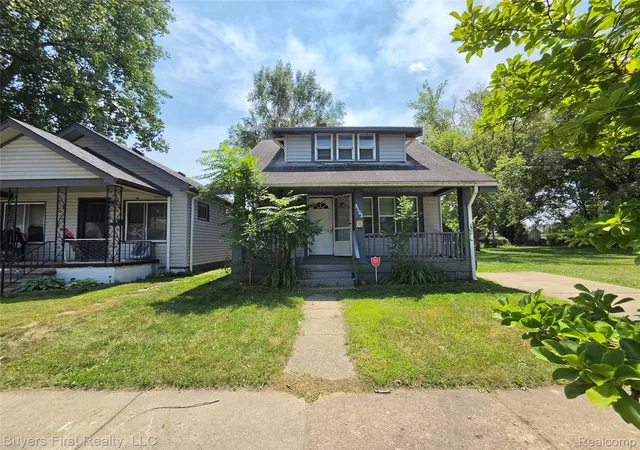 Photo 1 of Single family home for sale at 8102 Orchard Ave, Warren, MI 48089 | MLS# 20261056408 | Listing updated on 2026-07-24