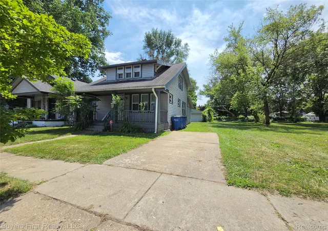 Photo 2 of Single family home for sale at 8102 Orchard Ave, Warren, MI 48089 | MLS# 20261056408 | Listing updated on 2026-07-24