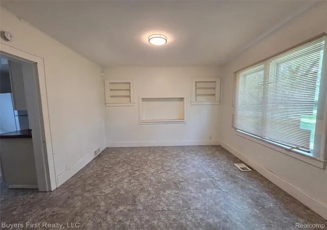 Photo 3 of Single family home for sale at 8102 Orchard Ave, Warren, MI 48089 | MLS# 20261056408 | Listing updated on 2026-07-24