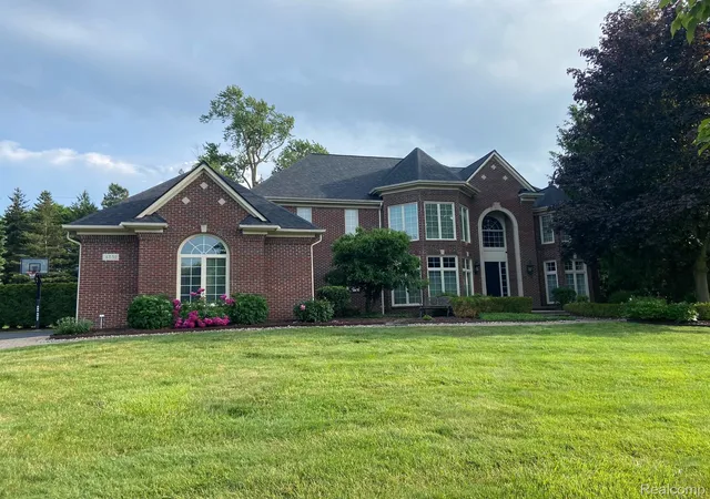 Photo 3 of Single family home for sale at 4831 Goodison Pl Dr, Rochester, MI 48306 | MLS# 20261056420 | Listing updated on 2026-10-09