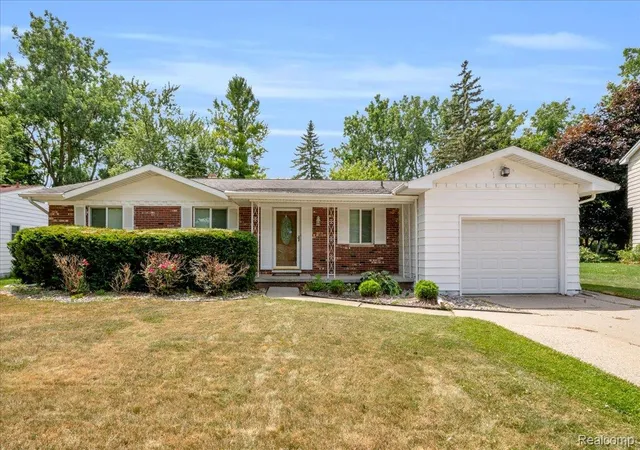 2nd image of 1933 Tamarisk Dr, East Lansing, MI 48823 | MLS# 20261056425
