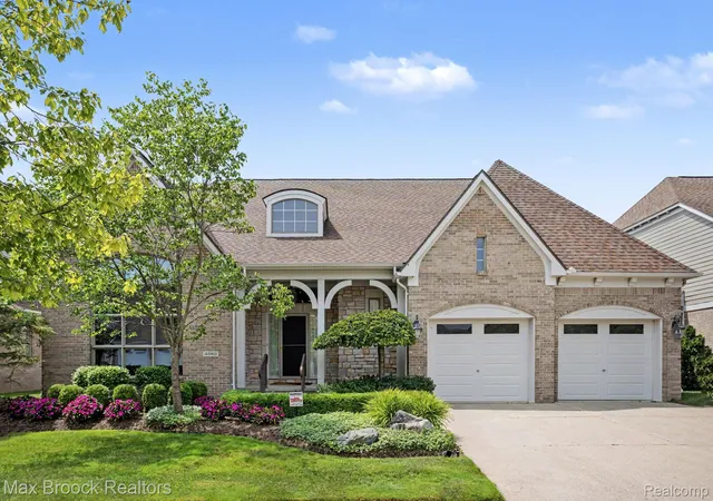 Listing Photo 1 - Condo for sale in building located at 4061 Chatfield Ln, Troy, MI 48098