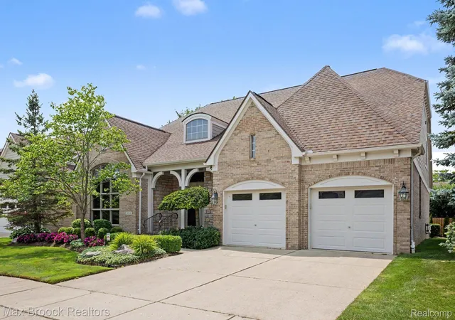 Listing Photo 2 - Condo for sale in building located at 4061 Chatfield Ln, Troy, MI 48098