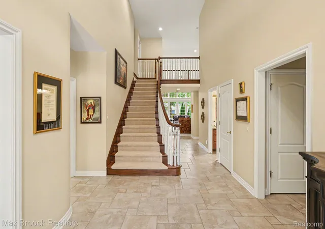 Listing Photo 5 - Condo for sale in building located at 4061 Chatfield Ln, Troy, MI 48098