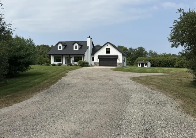 Photo 2 of Single family home for sale at 2281 N Green Crk Rd, Muskegon, MI 49445 | MLS# 71026037470 | Listing updated on 2026-08-09