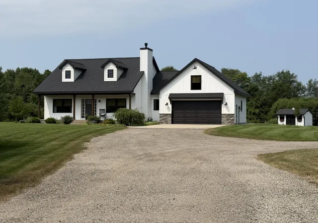 Photo 3 of Single family home for sale at 2281 N Green Crk Rd, Muskegon, MI 49445 | MLS# 71026037470 | Listing updated on 2026-08-09