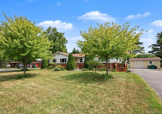 Photo 1 of Sale Pending at 10350 Davisburg Rd, Davisburg, MI 48350 | MLS# 20261056443 | Listing updated on 2026-08-15