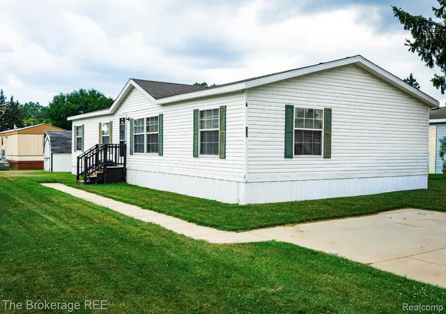 Photo 1 of Single family home for sale at 93 Woodcrest, Swartz Creek, MI 48473 | MLS# 20261056444 | Listing updated on 2026-09-10