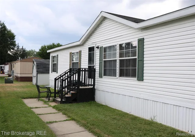 Photo 2 of Single family home for sale at 93 Woodcrest, Swartz Creek, MI 48473 | MLS# 20261056444 | Listing updated on 2026-09-10
