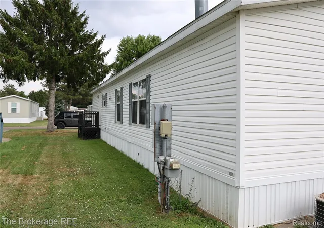Photo 3 of Single family home for sale at 93 Woodcrest, Swartz Creek, MI 48473 | MLS# 20261056444 | Listing updated on 2026-09-10