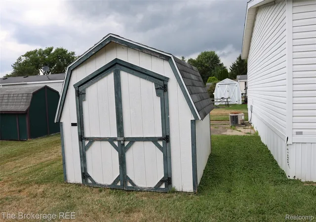 Photo 3 of Single family home for sale at 93 Woodcrest, Swartz Creek, MI 48473 | MLS# 20261056444 | Listing updated on 2026-10-08