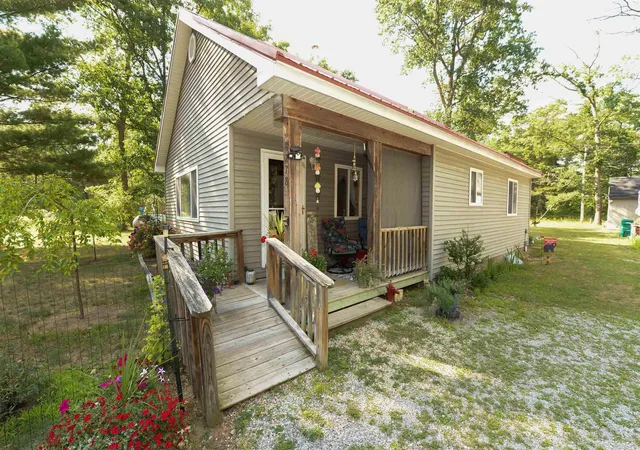 3rd image of 8278 Chain Lake Rd, Plainfield Township Iosco, MI 48761 | MLS# 61050215688
