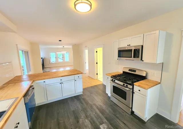 Photo 4 of Multi family home for sale at 1645 Taylor St, Detroit, MI 48206 | MLS# 20261056462 | Listing updated on 2026-08-21