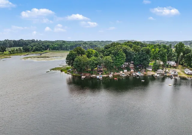 34th image of 25862 Shore Dr, Lawton, MI 49065 | MLS# 69026037487