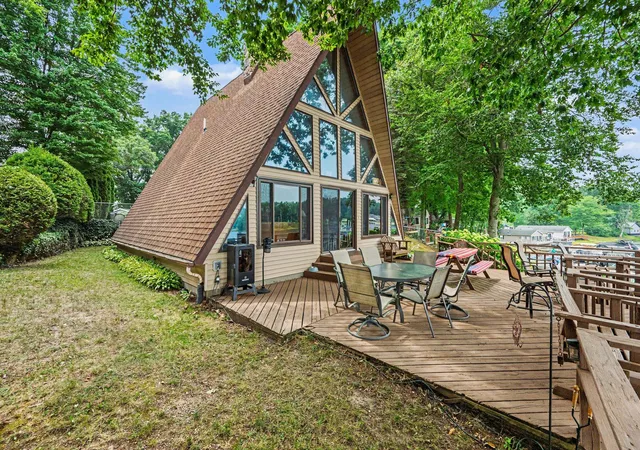 3rd image of 25862 Shore Dr, Lawton, MI 49065 | MLS# 69026037487