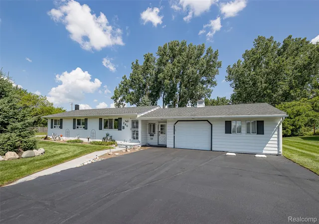 1st image of 280 Kintyre Dr, Oxford, MI 48371 | MLS# 20261056481