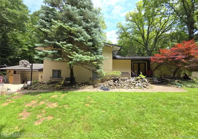 Photo 1 of Sale Pending at 25650 Mcallister St, Southfield, MI 48033 | MLS# 20261056484 | Listing updated on 2026-08-22