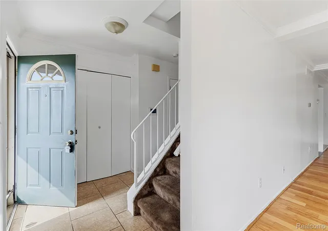 Listing Photo 3 - Condo for sale in building located at 26066 Franklin Pointe Dr, Southfield, MI 48034