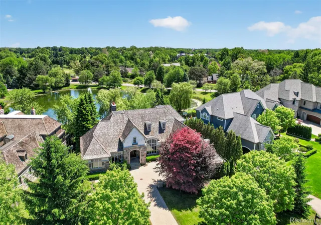 Photo 2 of Mansion for sale at 2951 Turtle Pond Ct, Bloomfield Hills, MI 48302 | MLS# 20261056500 | Listing updated on 2026-09-14