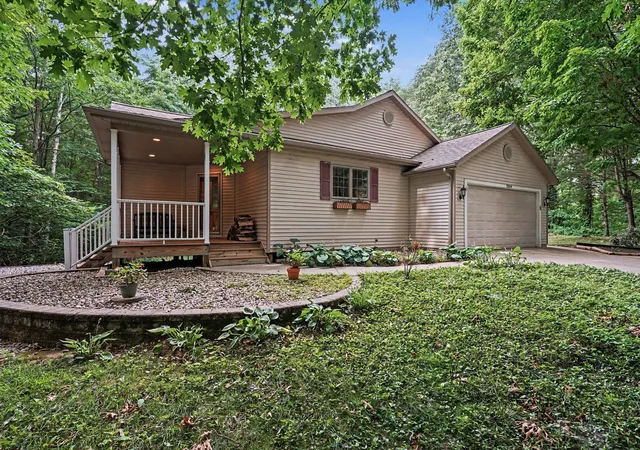 3rd image of 3334 Clearview Ln, Saugatuck, MI 49453 | MLS# 66026037498