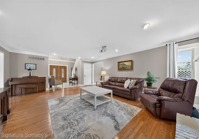 Photo 4 of Single family home for sale at 5133 Allison Dr, Troy, MI 48085 | MLS# 20261056515 | Listing updated on 2026-09-13