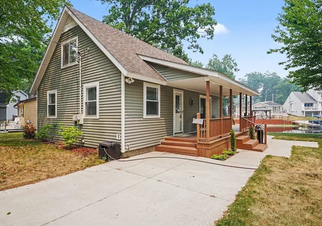 Photo 3 of Single family home for sale at 11815 N Shore Dr, Lake, MI 48632 | MLS# 79080071328 | Listing updated on 2026-07-24