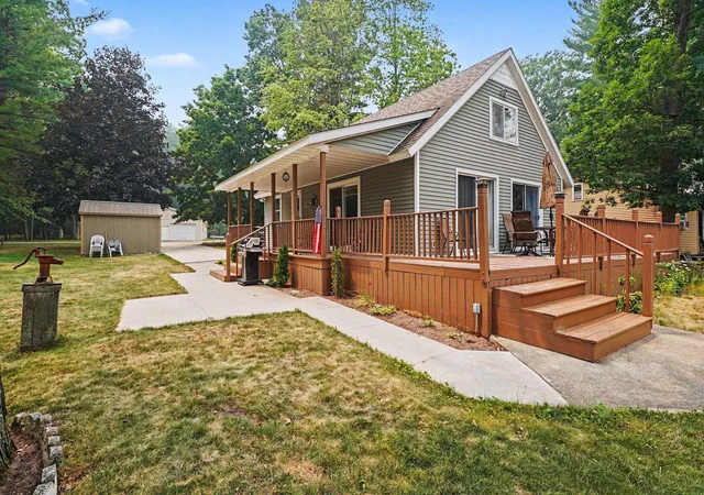 Photo 4 of Single family home for sale at 11815 N Shore Dr, Lake, MI 48632 | MLS# 79080071328 | Listing updated on 2026-07-24