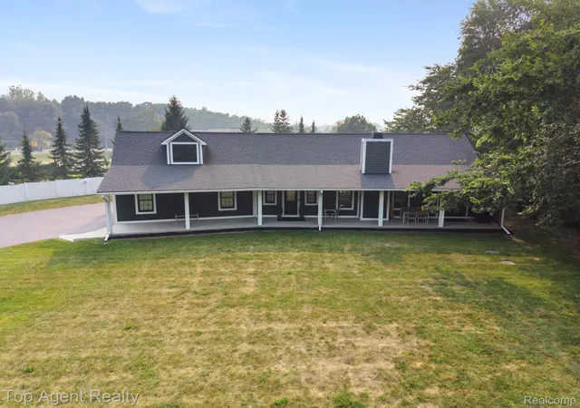 Photo 3 of Single family home for sale at 27593 Old Colony St, Farmington Hills, MI 48334 | MLS# 20261056524 | Listing updated on 2026-10-16