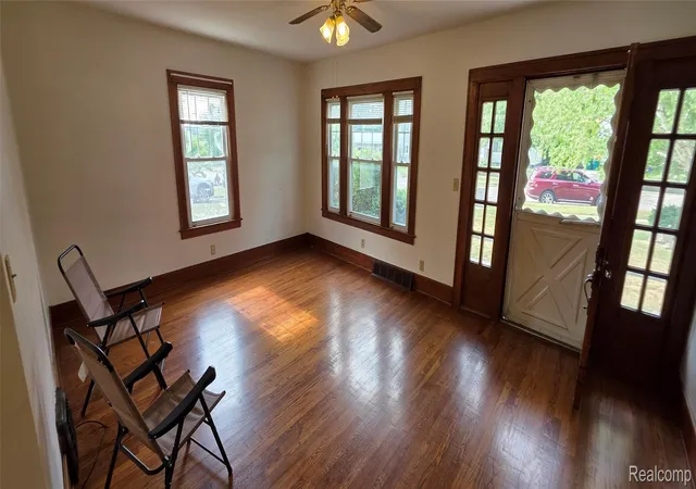 Photo 3 of Single family home for sale at 724 Alexandrine Ave, Mount Morris, MI 48458 | MLS# 20261056533 | Listing updated on 2026-08-21