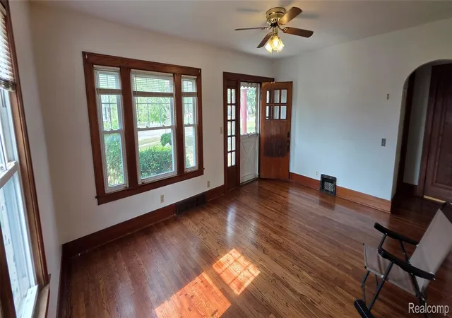 Photo 4 of Single family home for sale at 724 Alexandrine Ave, Mount Morris, MI 48458 | MLS# 20261056533 | Listing updated on 2026-08-21