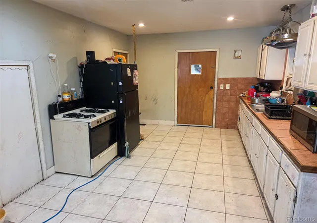 Photo 3 of Single family home for sale at 7046 N Dort Hwy, Mount Morris, MI 48458 | MLS# 20261056549 | Listing updated on 2026-08-20