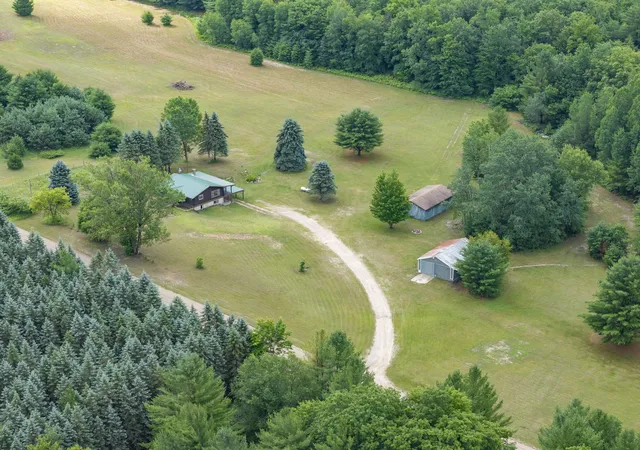 Photo 3 of Single family home for sale at 9191 W 34 Road, Harrietta, MI 49638 | MLS# 71026037514 | Listing updated on 2026-09-29
