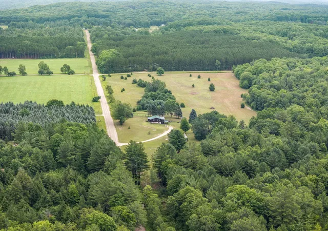 Photo 4 of Single family home for sale at 9191 W 34 Road, Harrietta, MI 49638 | MLS# 71026037514 | Listing updated on 2026-09-29